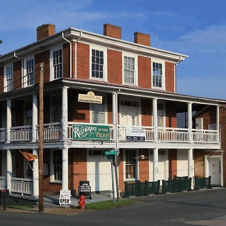 The Lafayette Inn & Restaurant Stanardsville Екстериор снимка