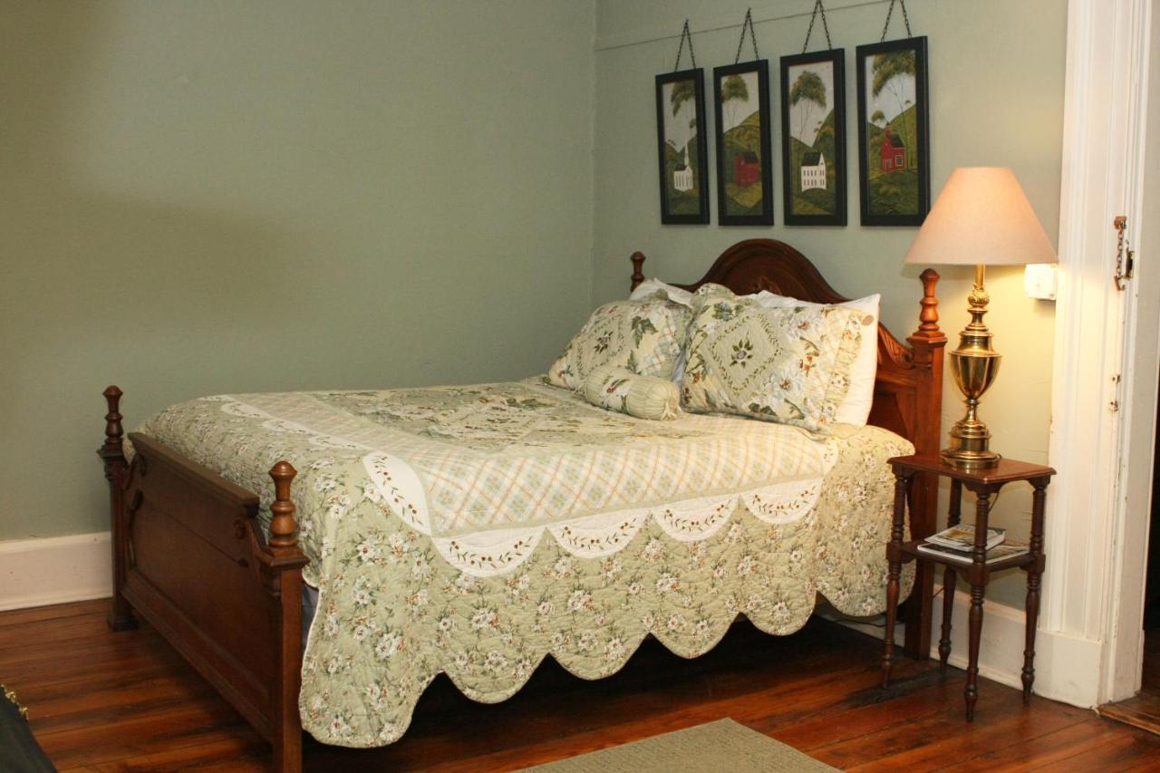 The Lafayette Inn & Restaurant Stanardsville Екстериор снимка