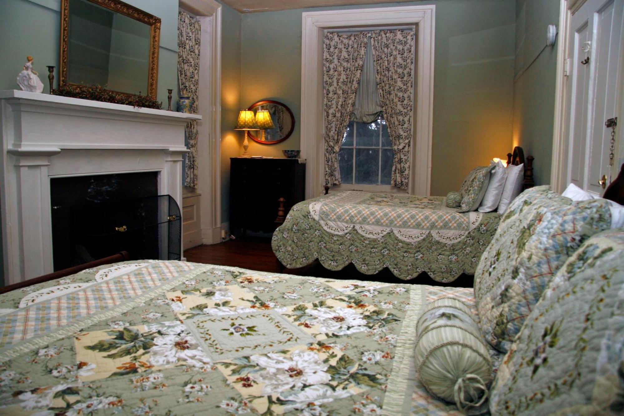 The Lafayette Inn & Restaurant Stanardsville Екстериор снимка