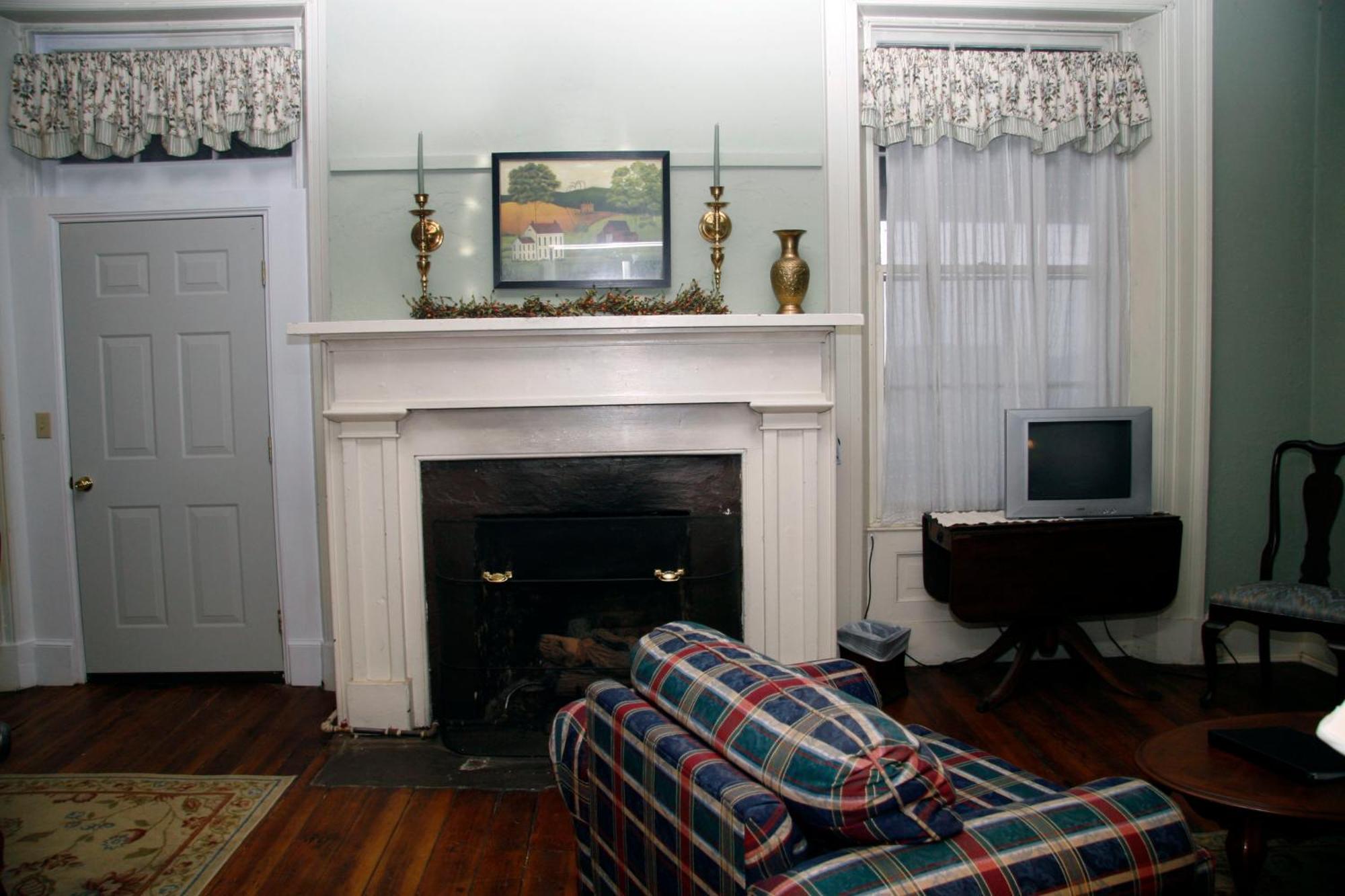 The Lafayette Inn & Restaurant Stanardsville Екстериор снимка